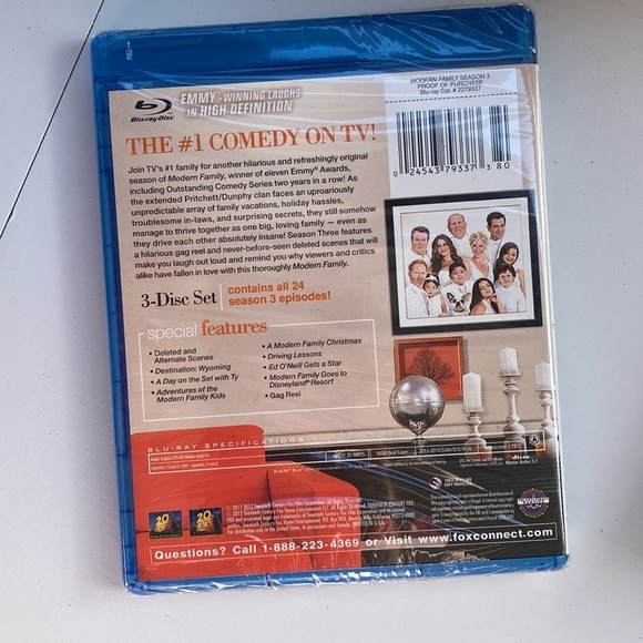 Modern Family- complete third season NWT - Picture 3 of 3